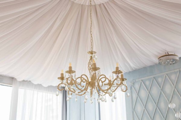 Conseils pour choisir un lustre noir design pour chaque pièce de votre maison