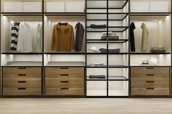 Comment intégrer un dressing industriel dans un petit espace ?