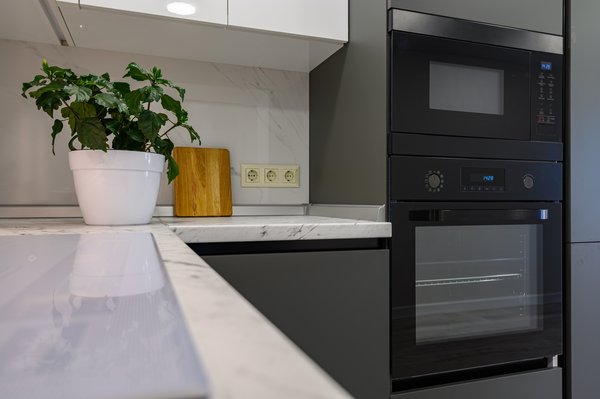 Plans de travail en marbre et granit : élégance et durabilité